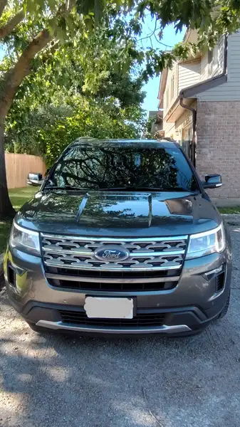 2018 Ford Explorer XLT, šedá, 221 300 km, dovoz Kanada — foto 9 z 12