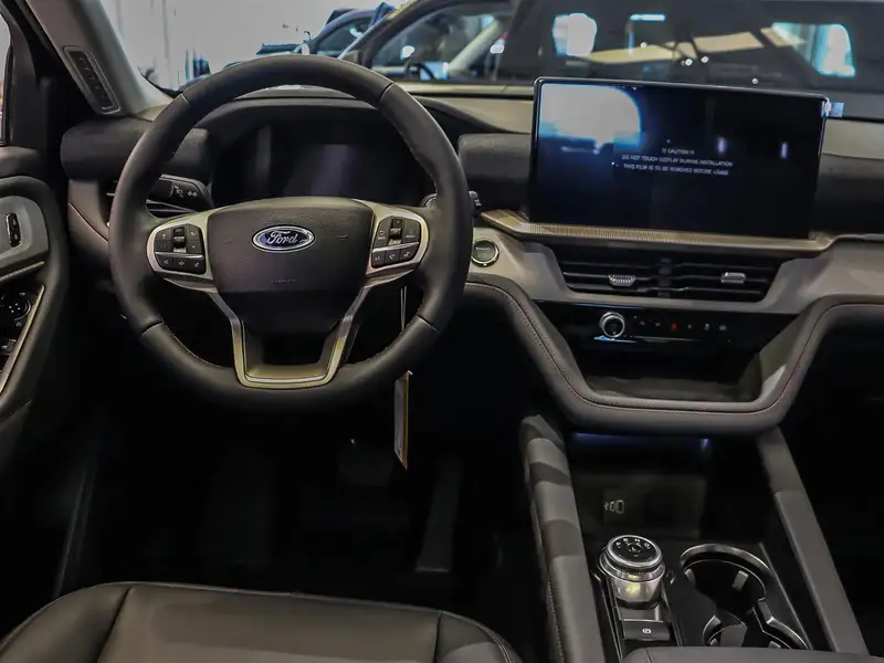 2026 Ford Explorer Active, bílá, 50 km, dovoz Kanada — foto 10 z 12