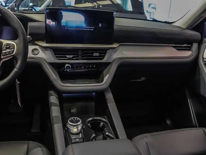 2026 Ford Explorer Active, bílá, 50 km, dovoz Kanada — foto 11 z 12