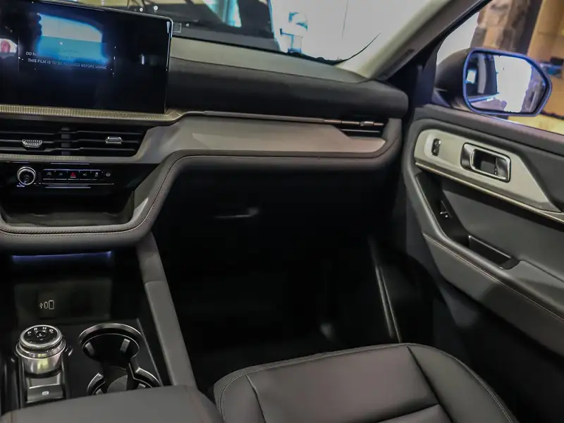 2026 Ford Explorer Active, bílá, 50 km, dovoz Kanada — foto 12 z 12