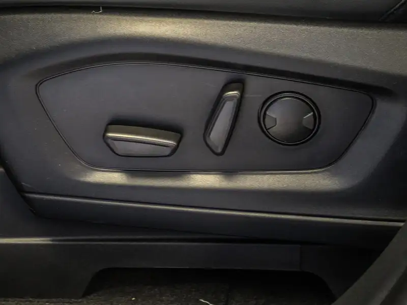2026 Ford Explorer Active, bílá, 50 km, dovoz Kanada — foto 5 z 12