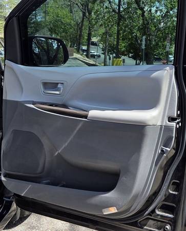 2018 Toyota, dovoz USA — foto 11 z 12