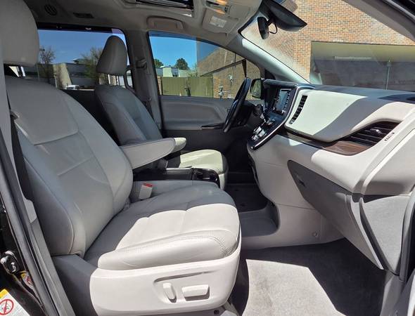2018 Toyota, dovoz USA — foto 12 z 12