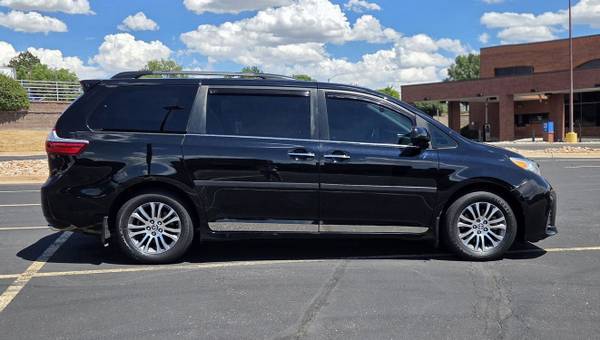 2018 Toyota, dovoz USA — foto 4 z 12