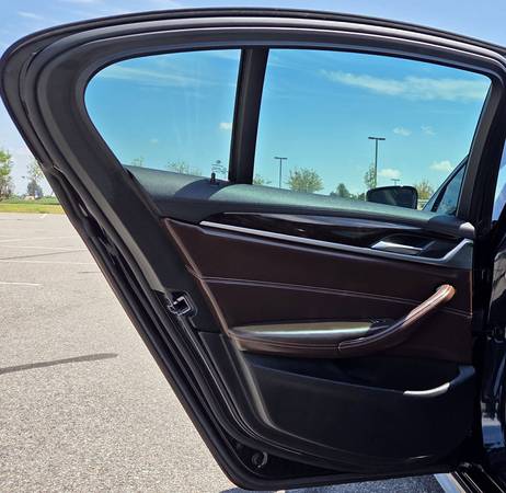 2017 BMW, dovoz USA — foto 11 z 12
