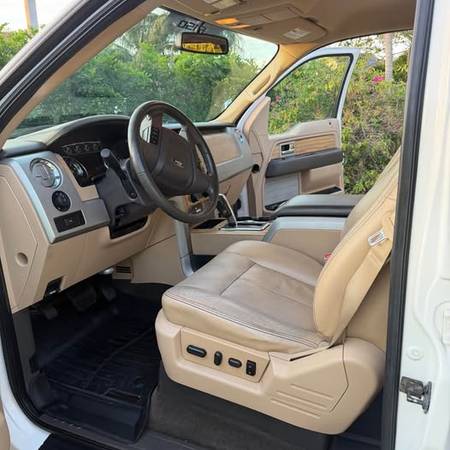 2011 Ford, dovoz USA — foto 10 z 12