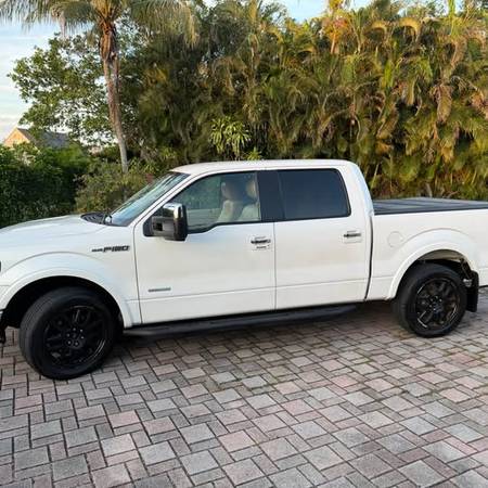 2011 Ford, dovoz USA — foto 2 z 12