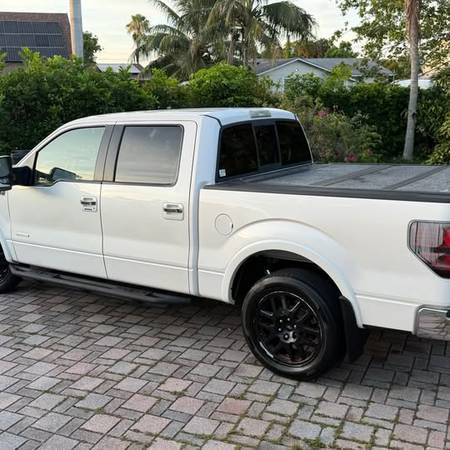 2011 Ford, dovoz USA — foto 3 z 12