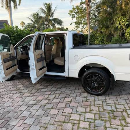 2011 Ford, dovoz USA — foto 4 z 12