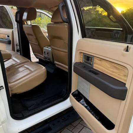2011 Ford, dovoz USA — foto 8 z 12