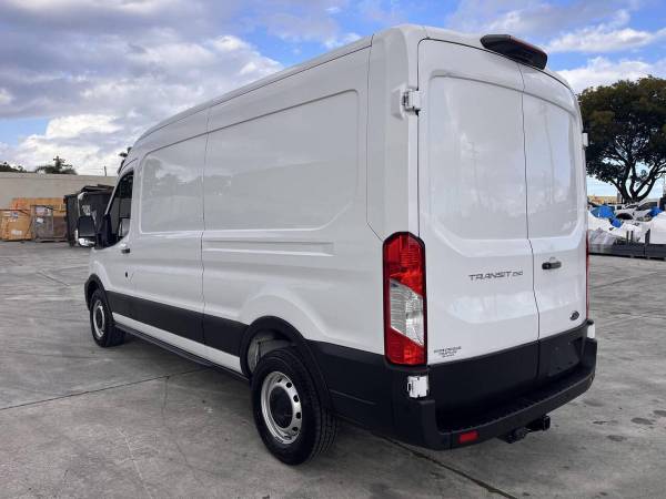 2021 Ford, dovoz USA — foto 3 z 12