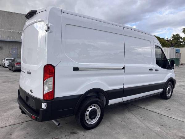 2021 Ford, dovoz USA — foto 4 z 12