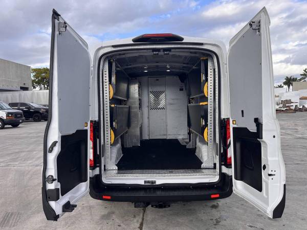 2021 Ford, dovoz USA — foto 9 z 12