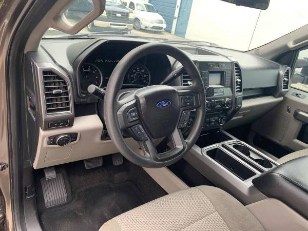 2017 Ford, dovoz USA — foto 11 z 12