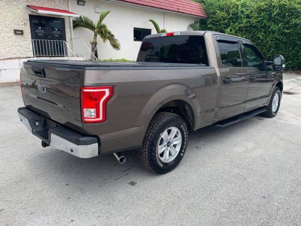 2017 Ford, dovoz USA — foto 3 z 12