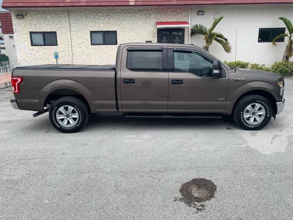 2017 Ford, dovoz USA — foto 6 z 12