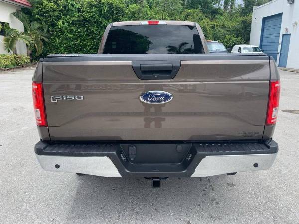 2017 Ford, dovoz USA — foto 8 z 12