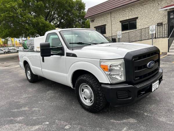 2016 Ford, dovoz USA — foto 3 z 12