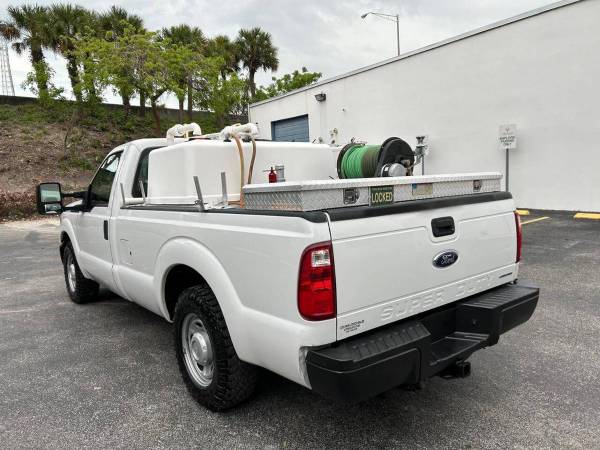 2016 Ford, dovoz USA — foto 4 z 12