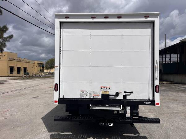 2019 Ford, dovoz USA — foto 8 z 12