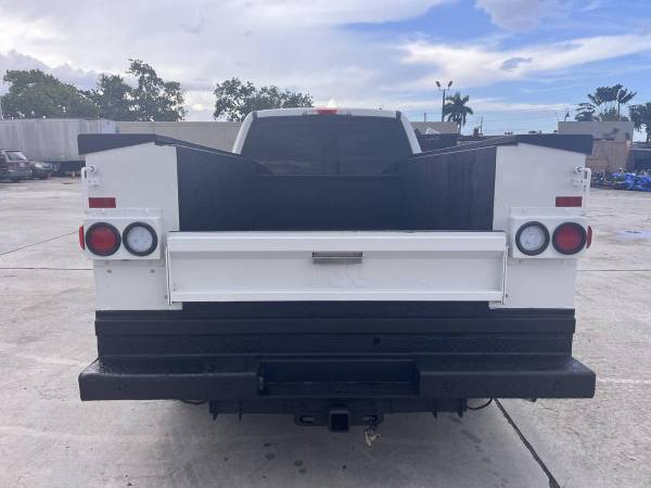 2017 Ford, dovoz USA — foto 11 z 12