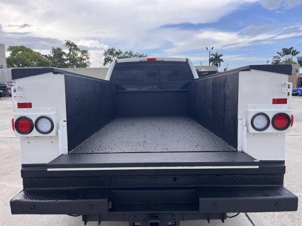 2017 Ford, dovoz USA — foto 12 z 12