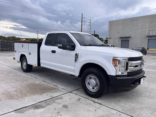 2017 Ford, dovoz USA — foto 2 z 12