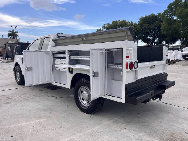 2017 Ford, dovoz USA — foto 6 z 12
