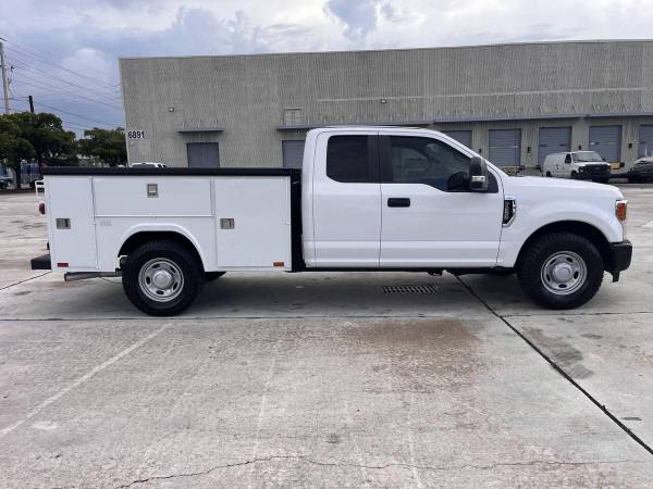 2017 Ford, dovoz USA — foto 8 z 12