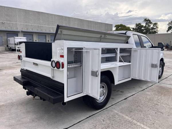 2017 Ford, dovoz USA — foto 9 z 12