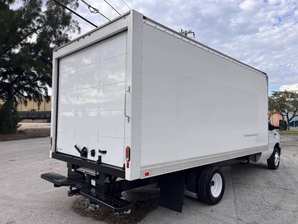 2019 Ford, dovoz USA — foto 4 z 12