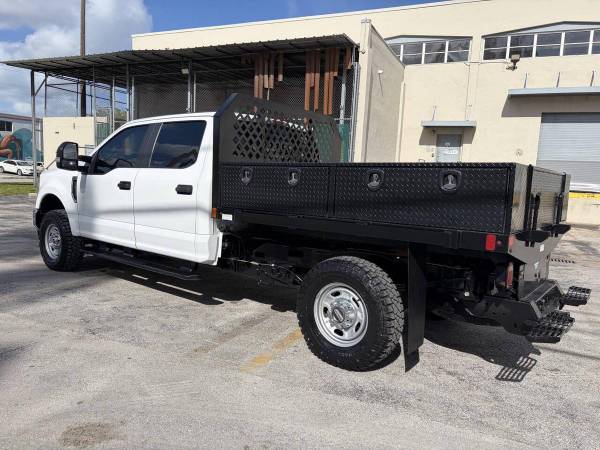 2022 Ford, dovoz USA — foto 3 z 12