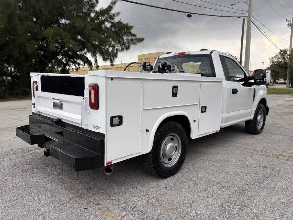 2022 Ford, dovoz USA — foto 4 z 12