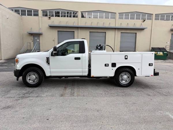 2022 Ford, dovoz USA — foto 5 z 12