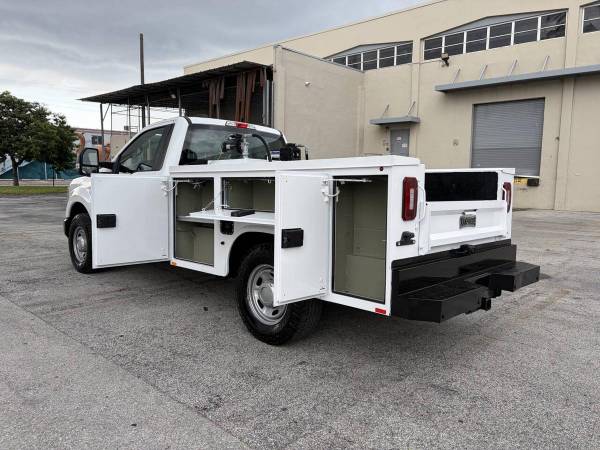 2022 Ford, dovoz USA — foto 7 z 12