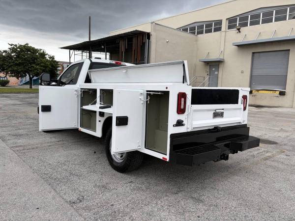 2022 Ford, dovoz USA — foto 8 z 12