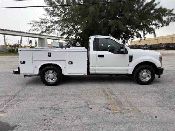2022 Ford, dovoz USA — foto 9 z 12