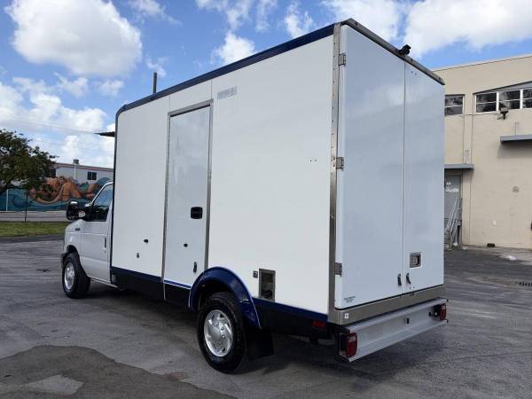 2023 Ford, dovoz USA — foto 4 z 12