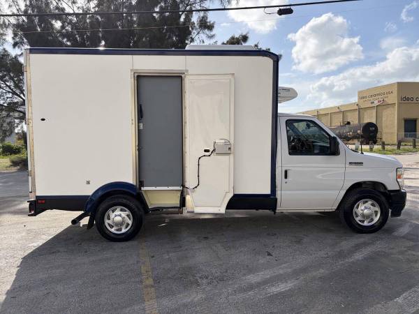2023 Ford, dovoz USA — foto 8 z 12