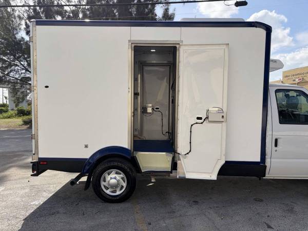 2023 Ford, dovoz USA — foto 9 z 12