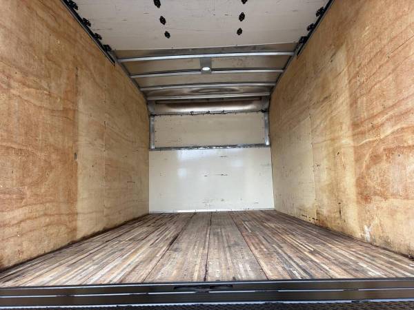 2021 Ford, dovoz USA — foto 9 z 12