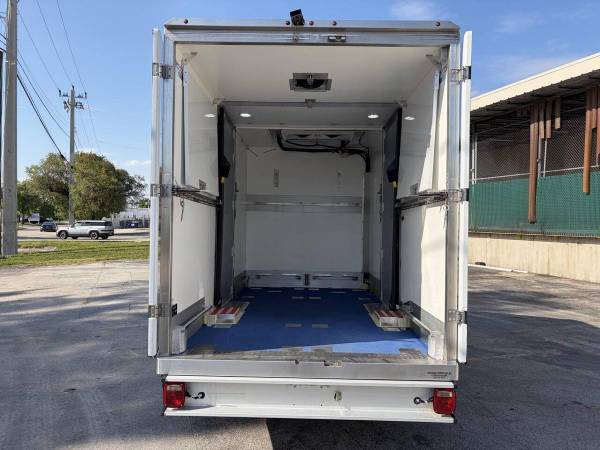 2022 Ford, dovoz USA — foto 12 z 12