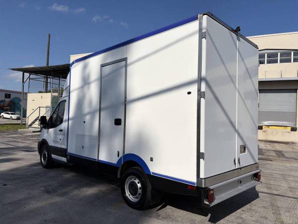 2022 Ford, dovoz USA — foto 4 z 12