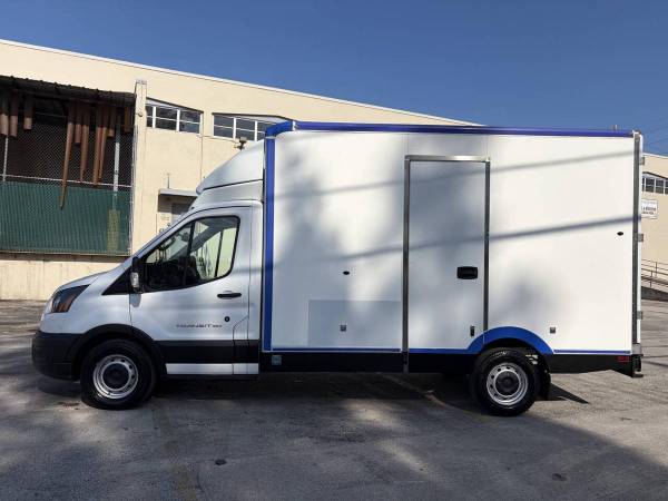 2022 Ford, dovoz USA — foto 5 z 12