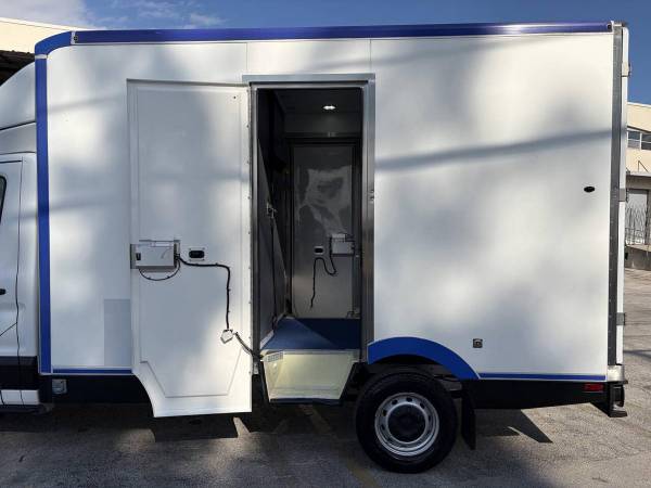 2022 Ford, dovoz USA — foto 7 z 12