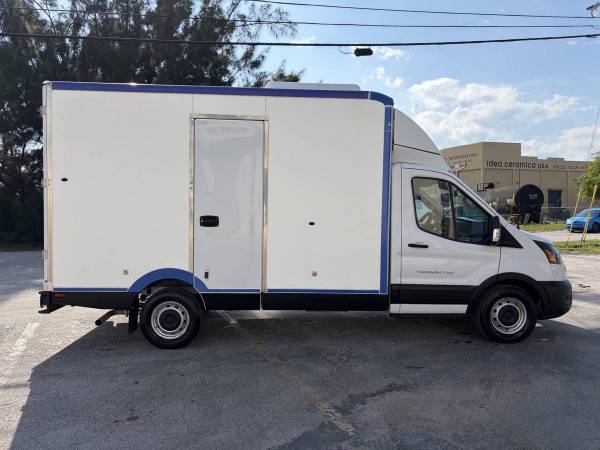 2022 Ford, dovoz USA — foto 8 z 12