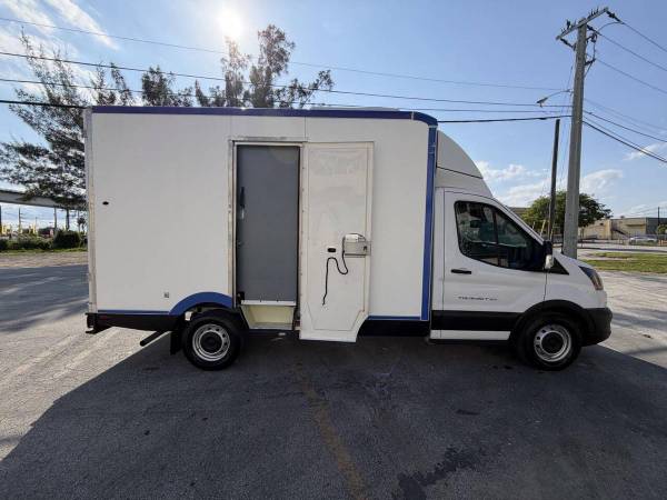 2022 Ford, dovoz USA — foto 9 z 12