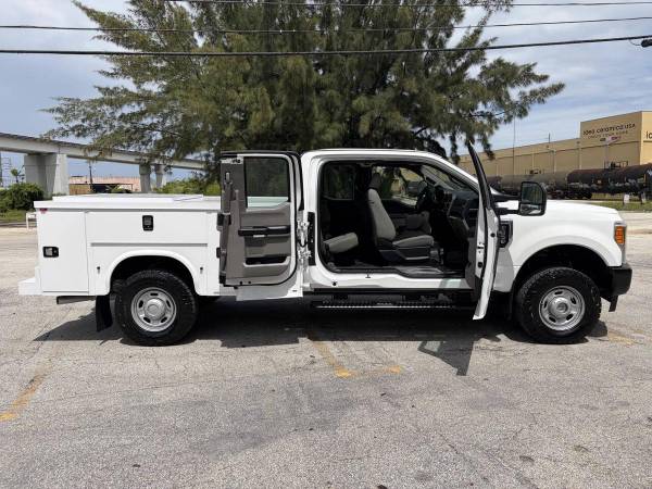 2017 Ford, dovoz USA — foto 10 z 12