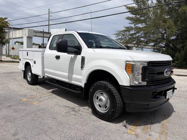 2017 Ford, dovoz USA — foto 2 z 12