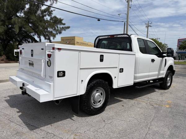 2017 Ford, dovoz USA — foto 4 z 12